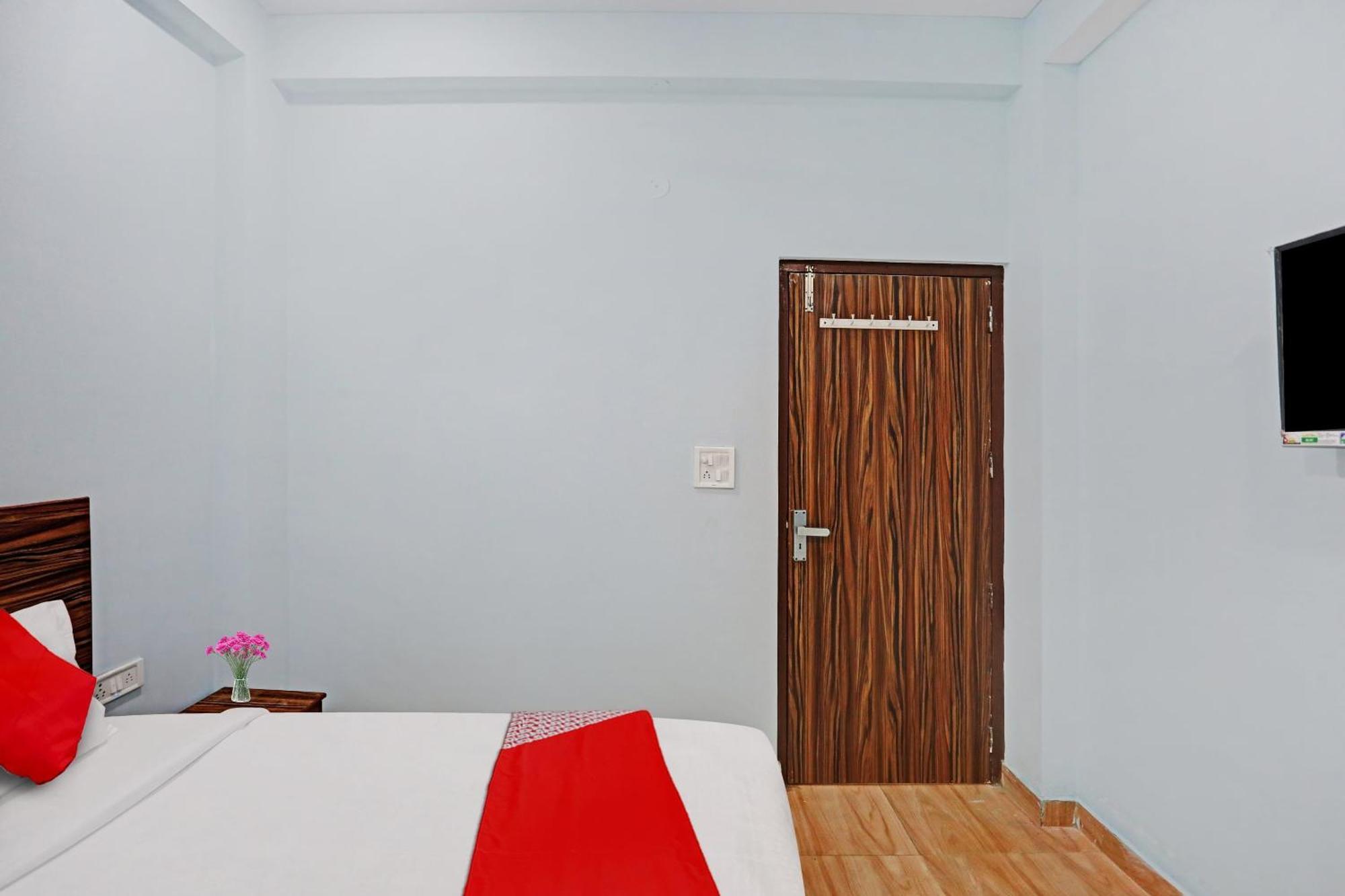 Hotel O Surya Gold Guest House Najafgarh Dış mekan fotoğraf