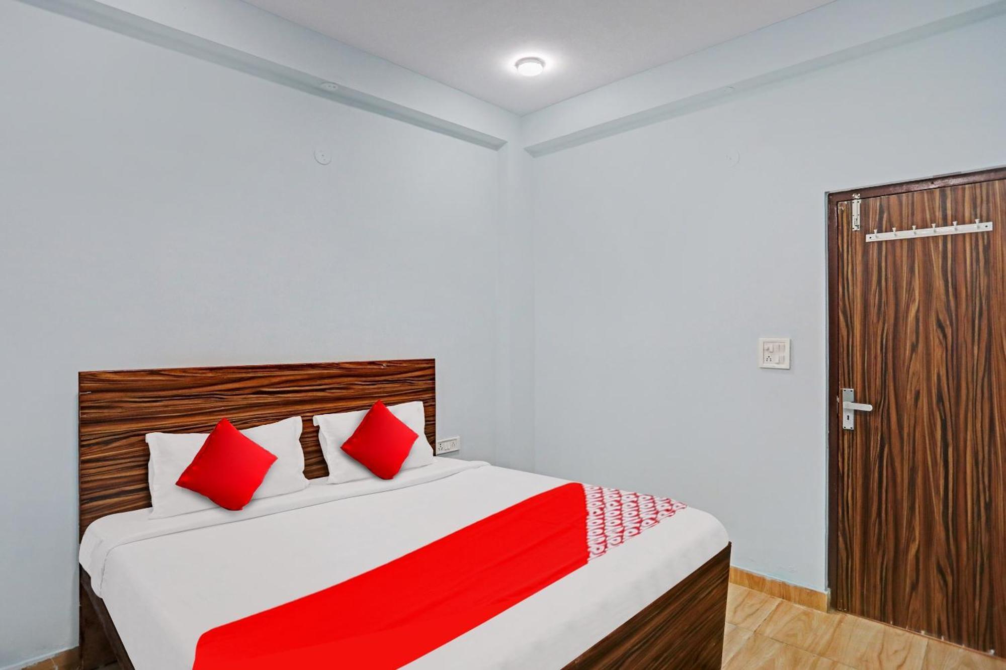 Hotel O Surya Gold Guest House Najafgarh Dış mekan fotoğraf