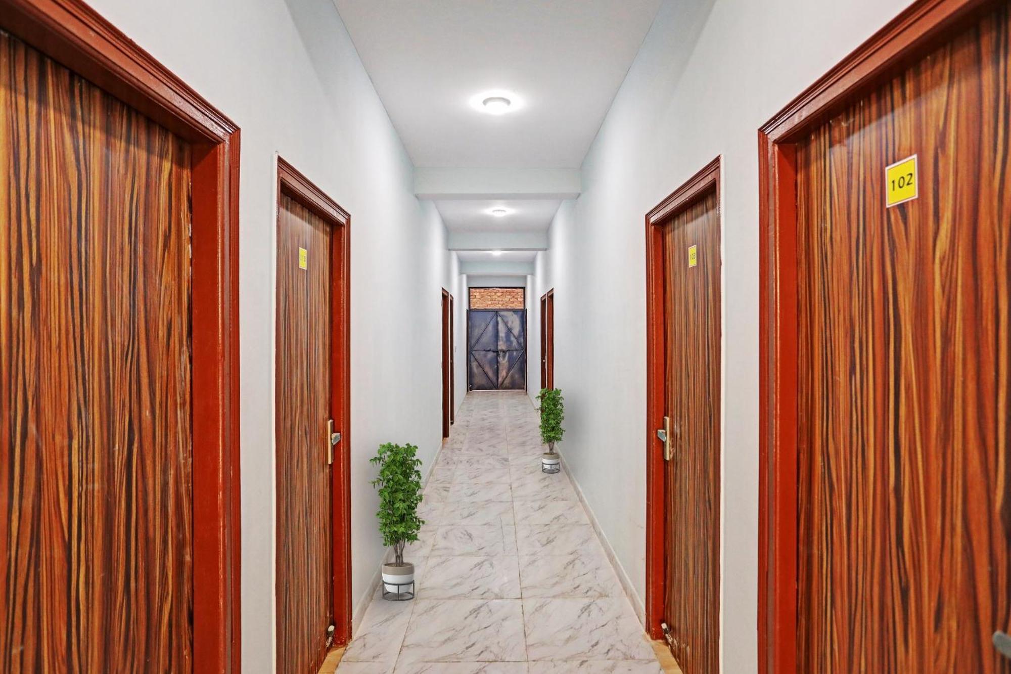 Hotel O Surya Gold Guest House Najafgarh Dış mekan fotoğraf