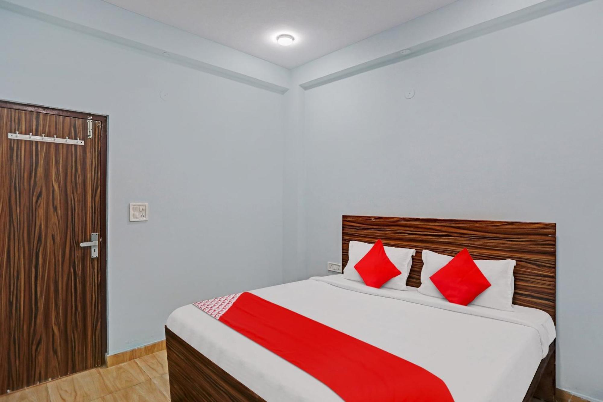 Hotel O Surya Gold Guest House Najafgarh Dış mekan fotoğraf