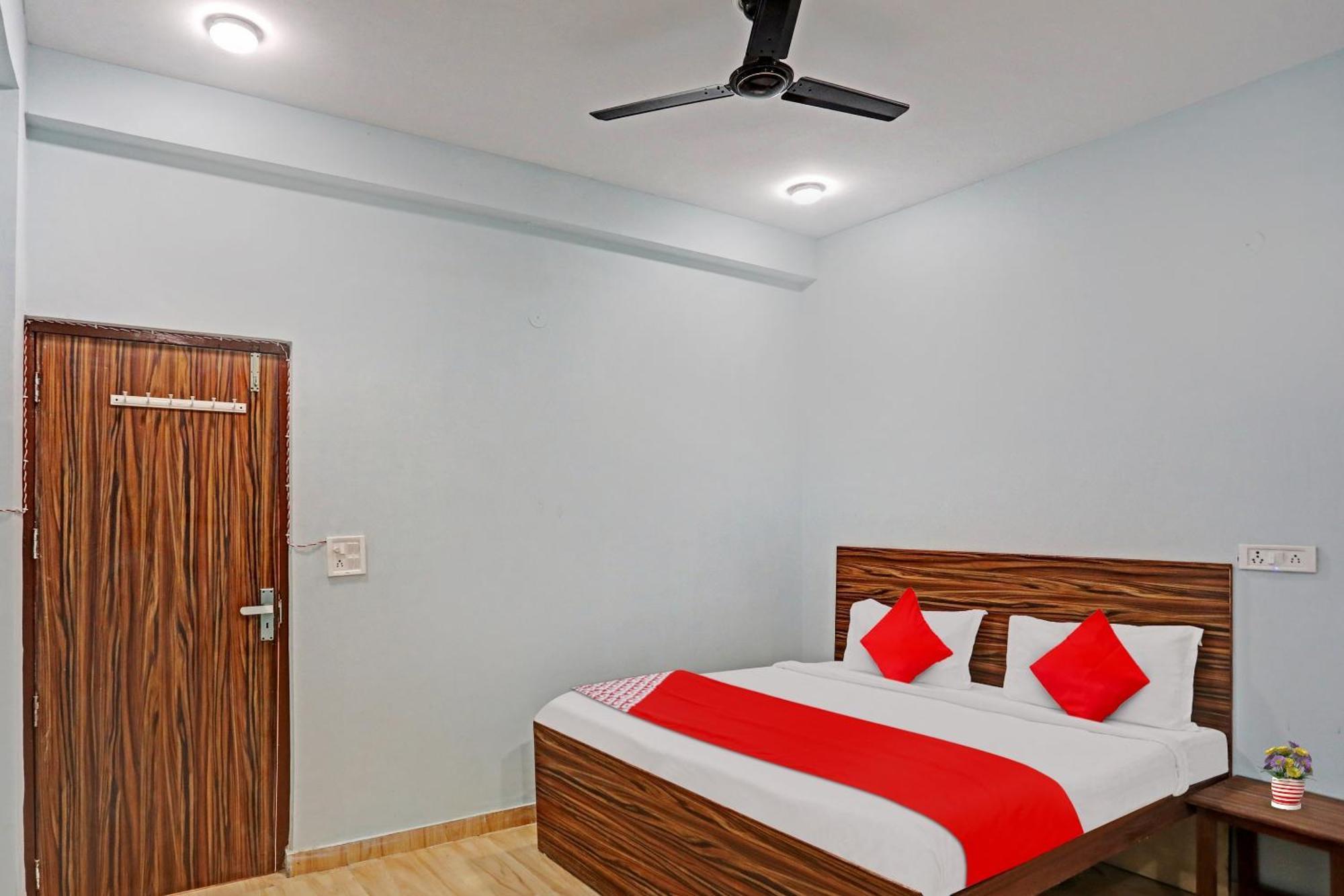 Hotel O Surya Gold Guest House Najafgarh Dış mekan fotoğraf