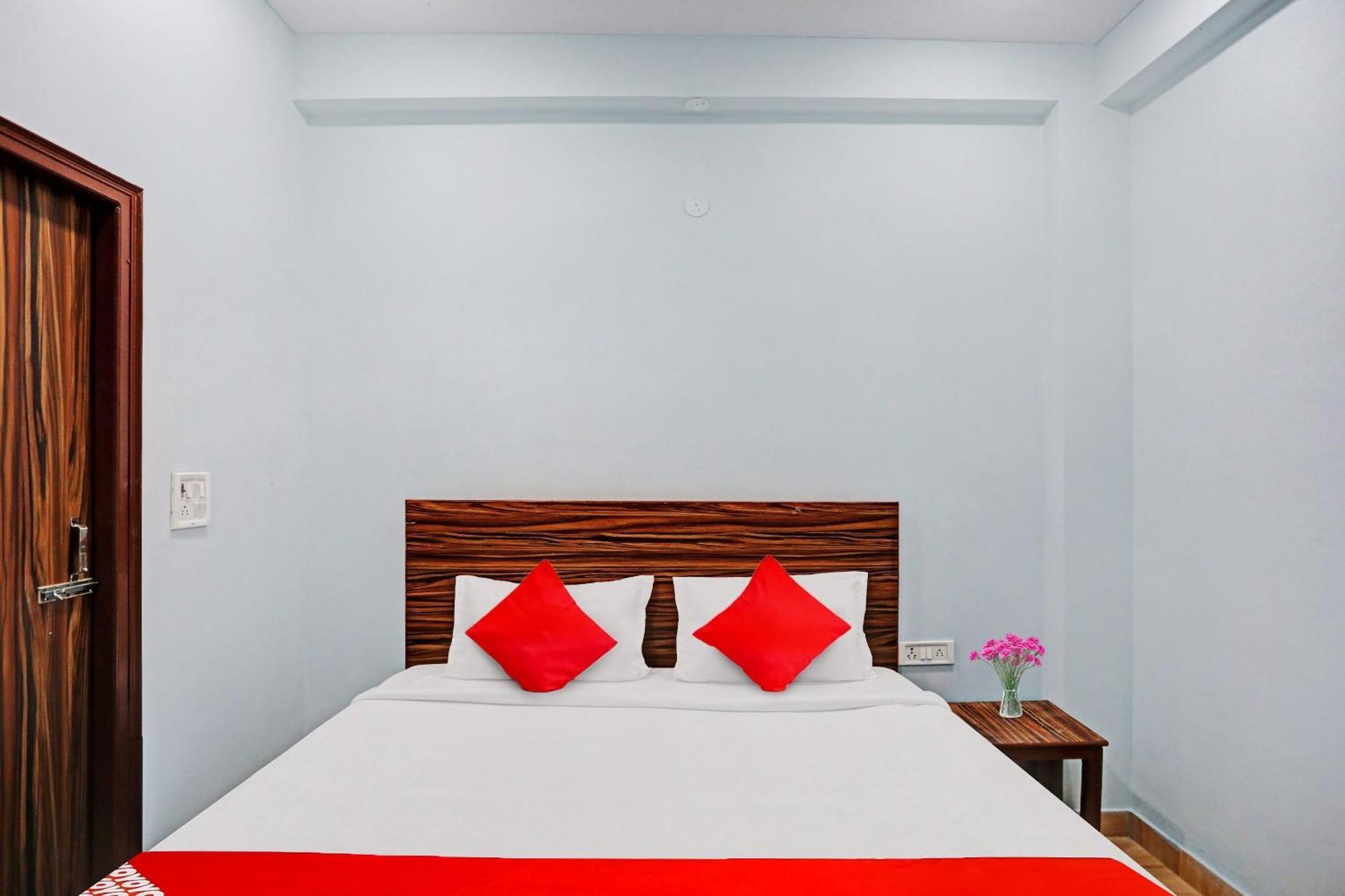 Hotel O Surya Gold Guest House Najafgarh Dış mekan fotoğraf